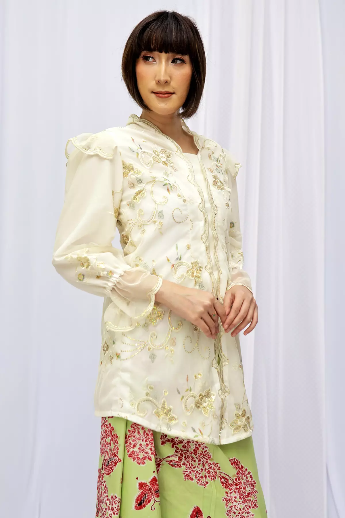 Arawinda Pualam Raya Brokat Putih Kebaya