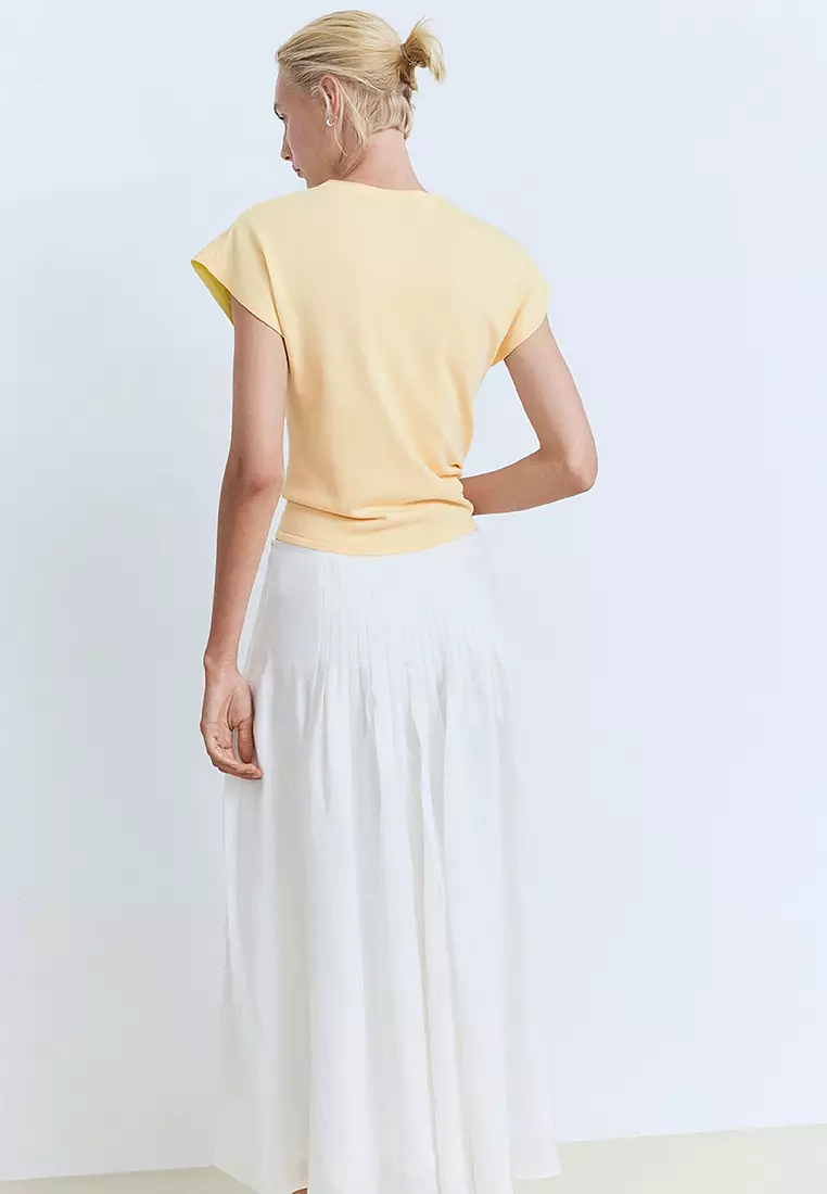 Short-Sleeved Fine-Knit Sweater