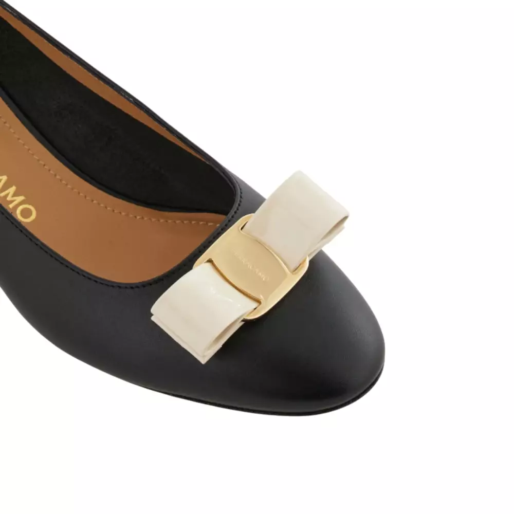 Vara Bow Block Heel Pump Black / Mascarpone