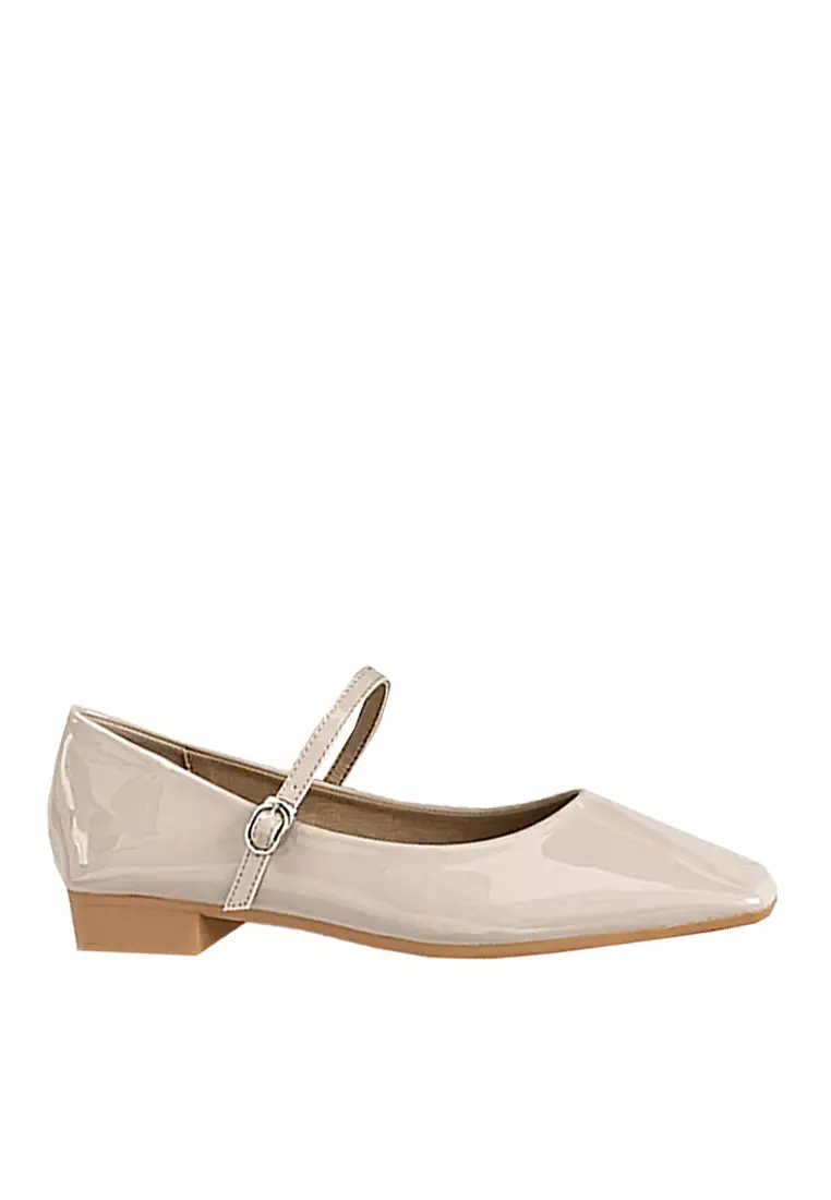 Discount on Twenty Eight Shoes  shoes - SKU: VANSA Simple Shinny Patent Low Heels VSW-F095-1