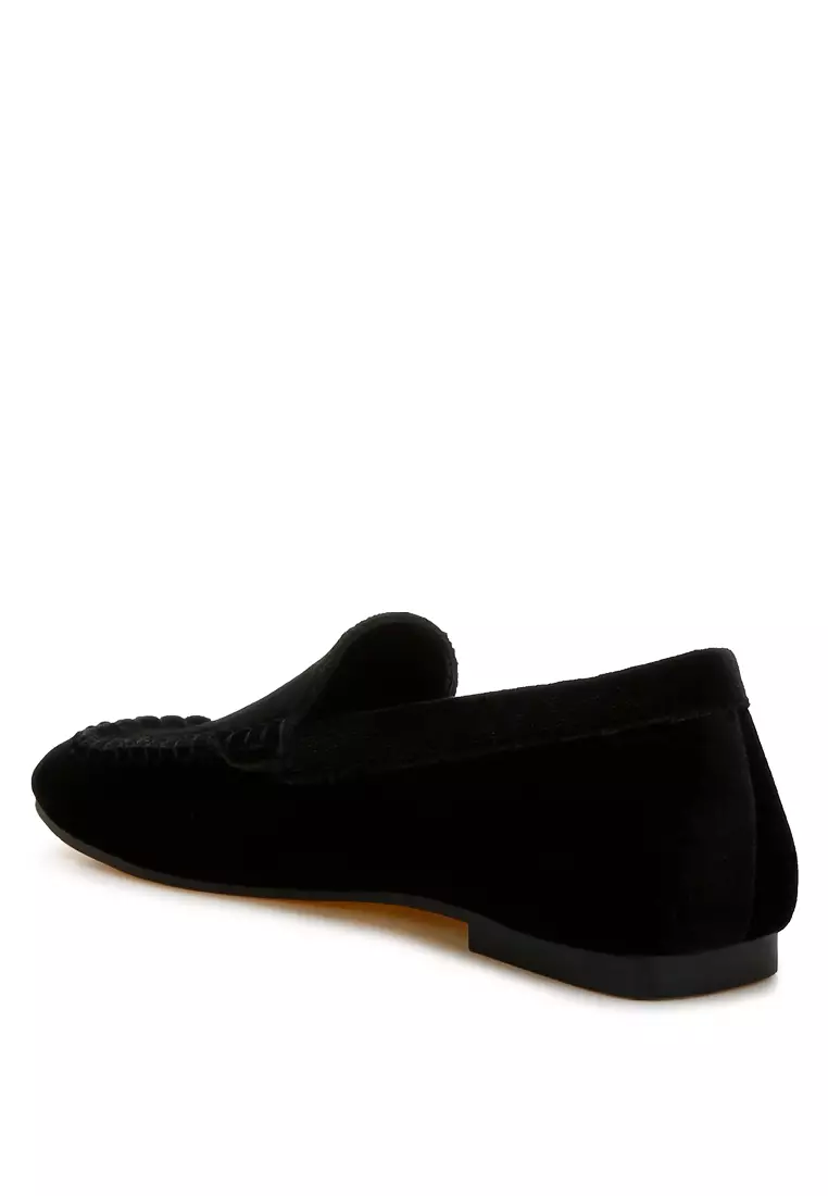 Sepatu Loafer Datar Beludru Warna Hitam