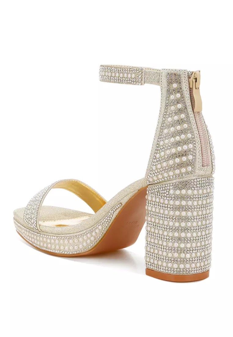 Sandal Berlian Imitasi Dan Hiasan Mutiara dalam Emas