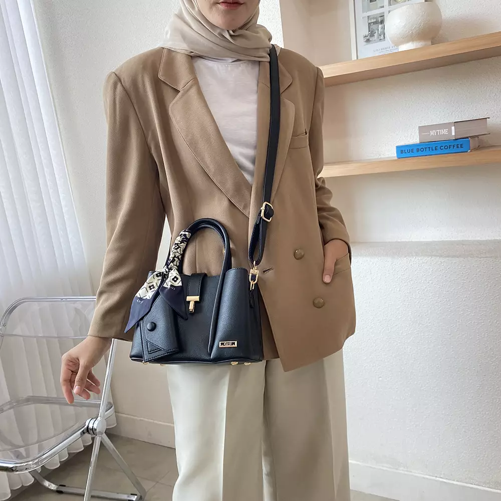 En-ji Solra Handbag Wanita Warna Black