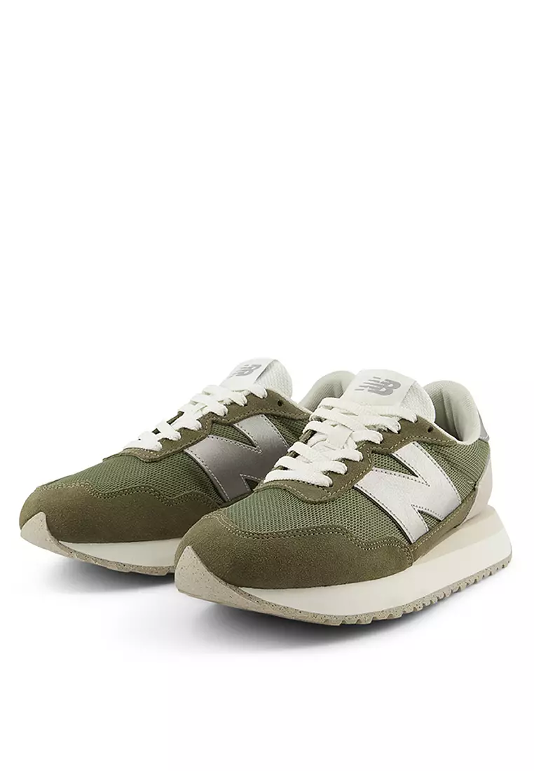 237 Classic Lifestyle Shoes