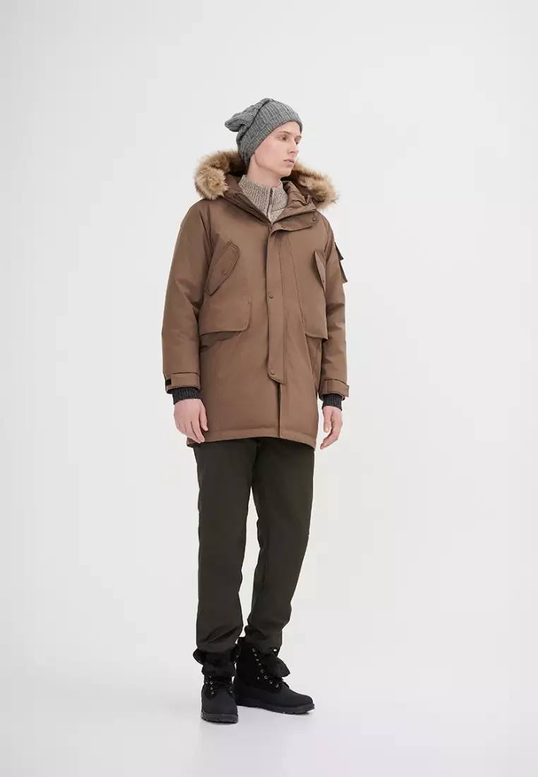 Men's Down Jacket Topped With A Luxurious Fur-Lined Hood