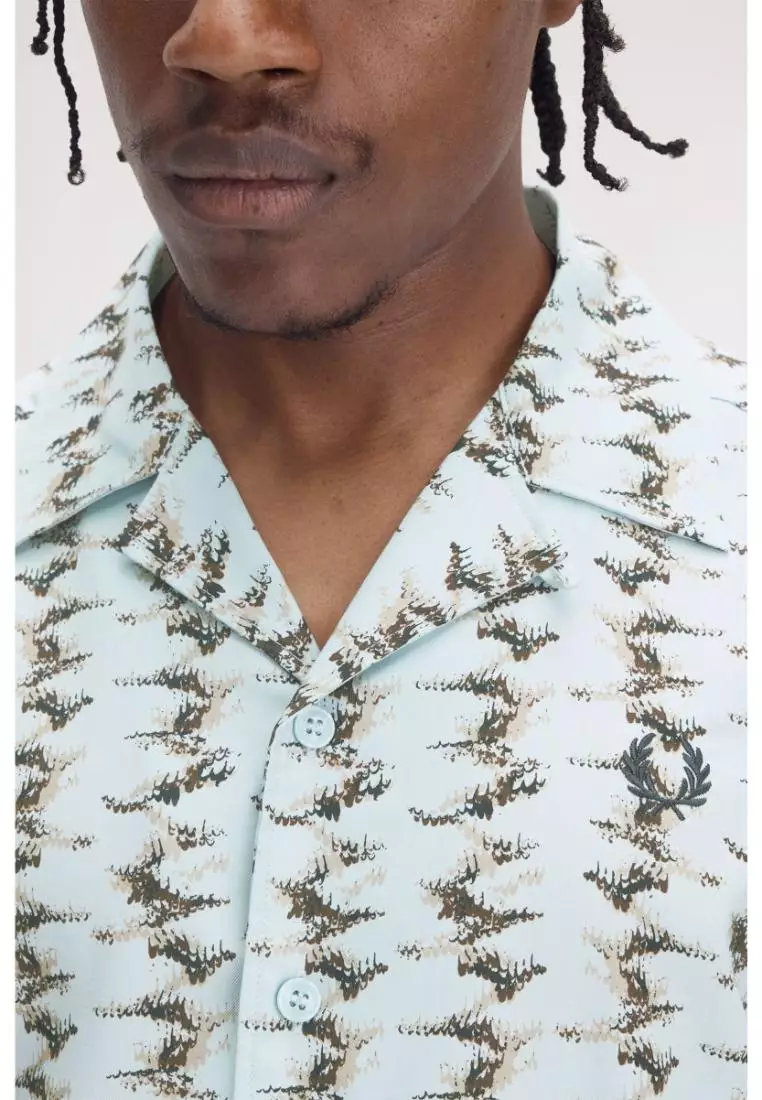 Fred Perry M9899 Abstract Print Revere Collar (Light Smoke)