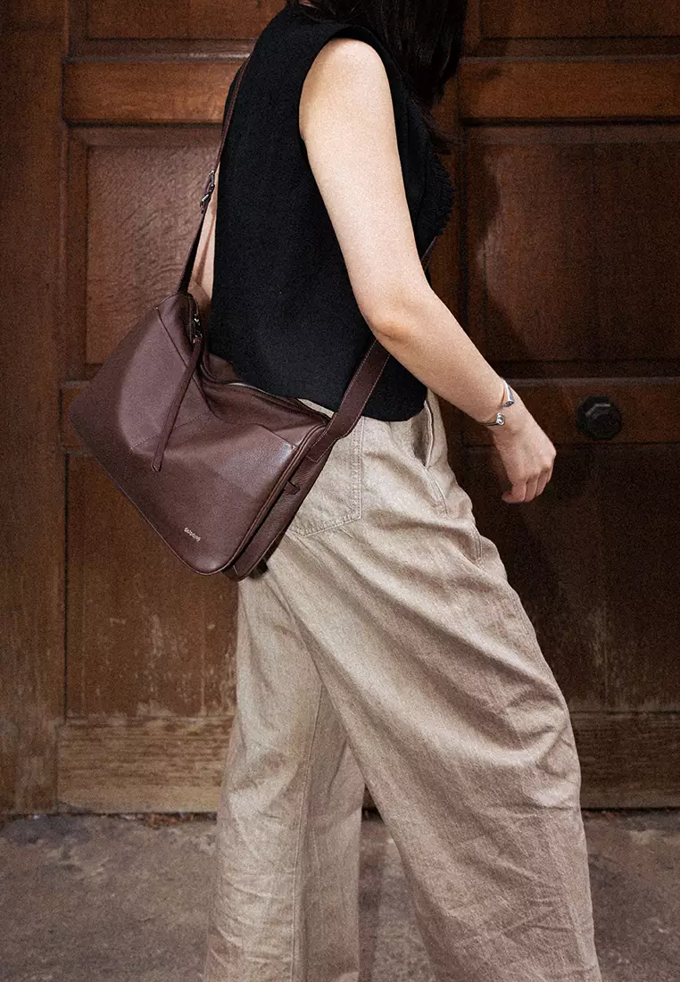 Slip Pockets Shoulder Bag - Black