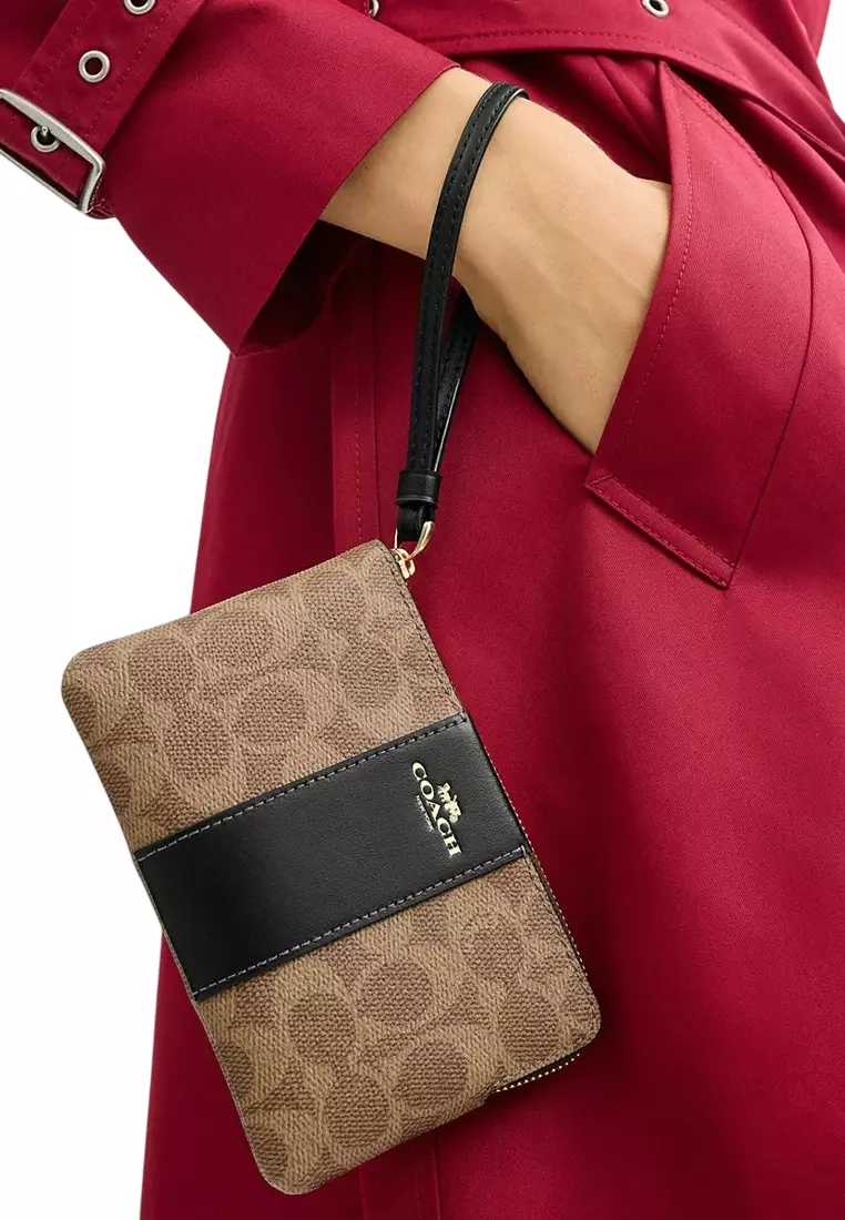 Corner Zip Wristlet In Signature Canvas With Stripe - Tan/Black