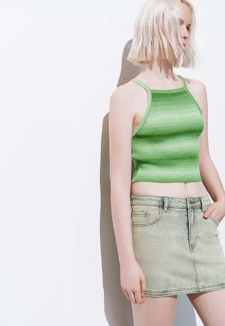 Gradient Design Short Slim-fit Knit Vest