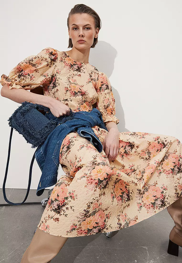 other stories puff sleeve midi dress How to Wear & Other Stories' Puff Sleeve Linen Midi Dress
