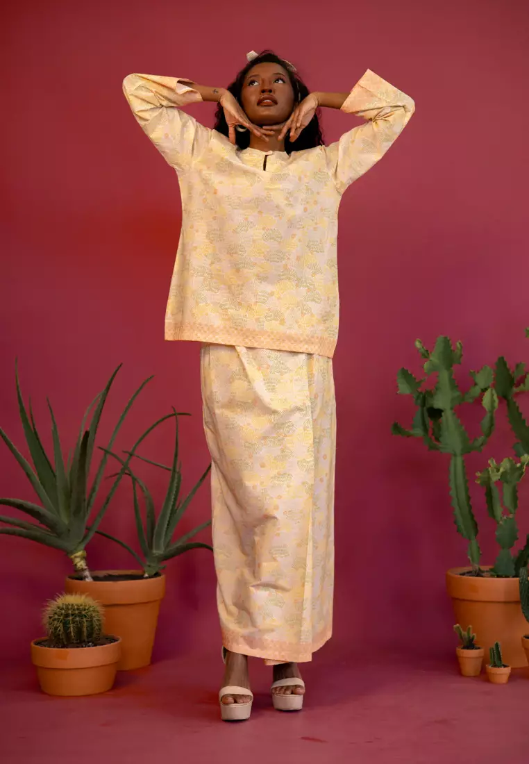 (BS X Bunga dan Bintang) Murni Kurung in Jingga