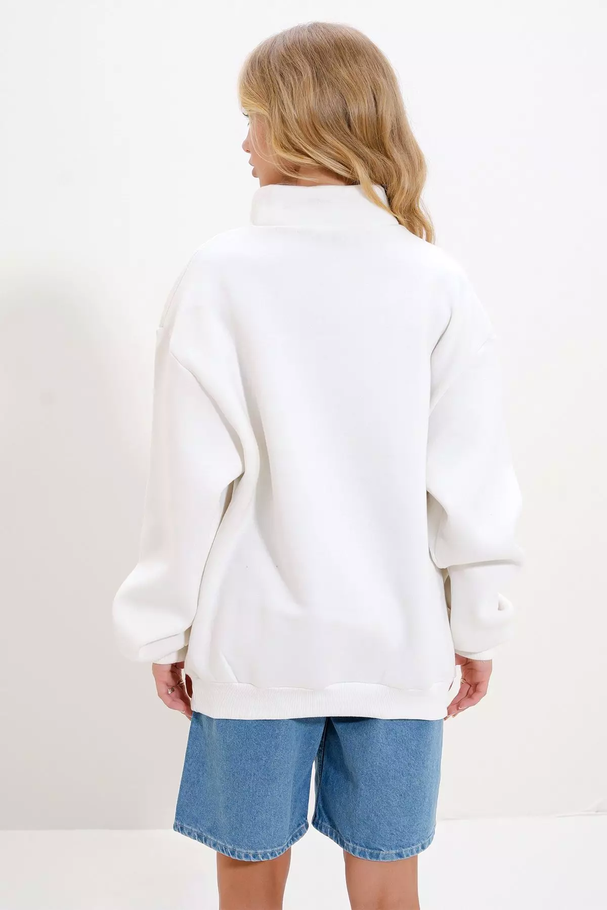 White Straight Oversized Sweatshirt