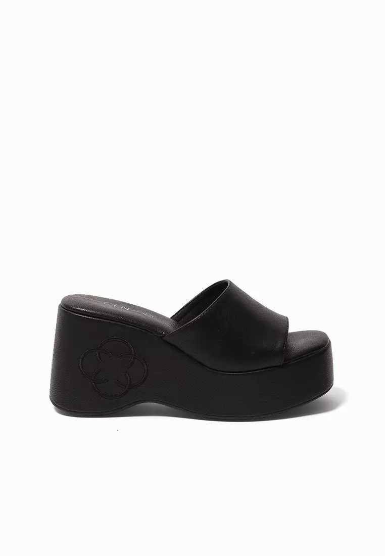 Discount on CLN  shoes - SKU: Audrey Wedge Slides
