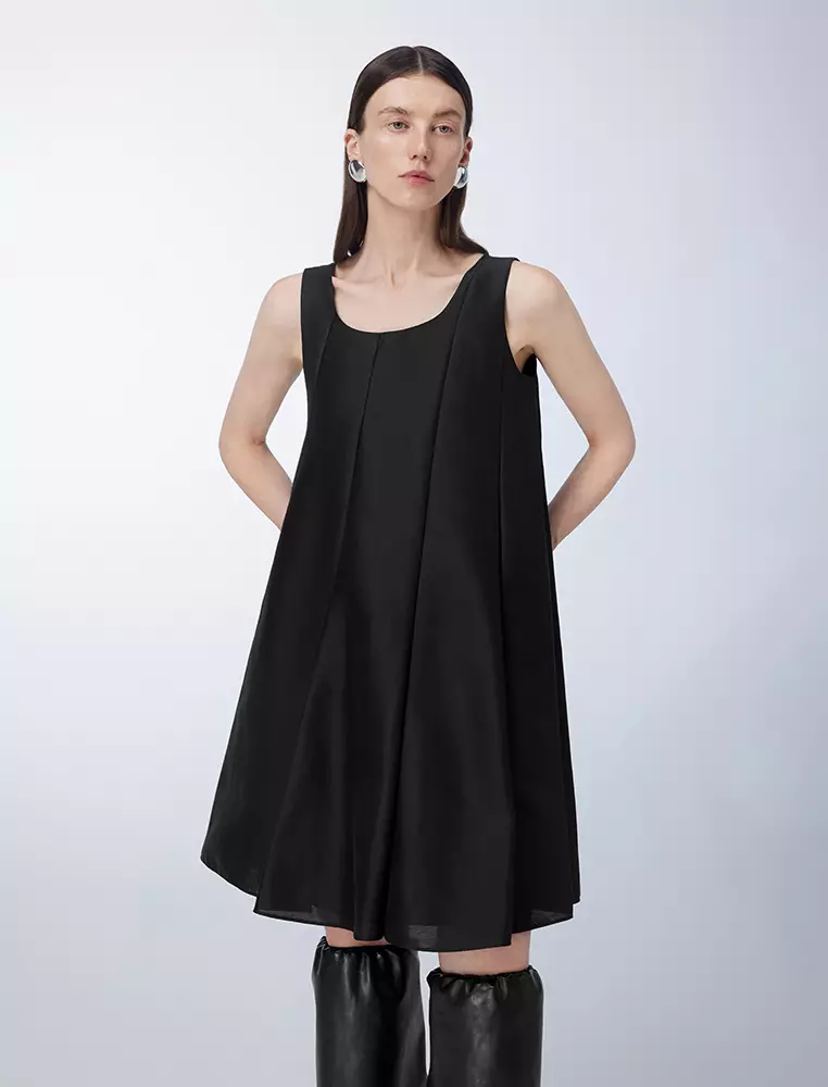 sleeveless dress