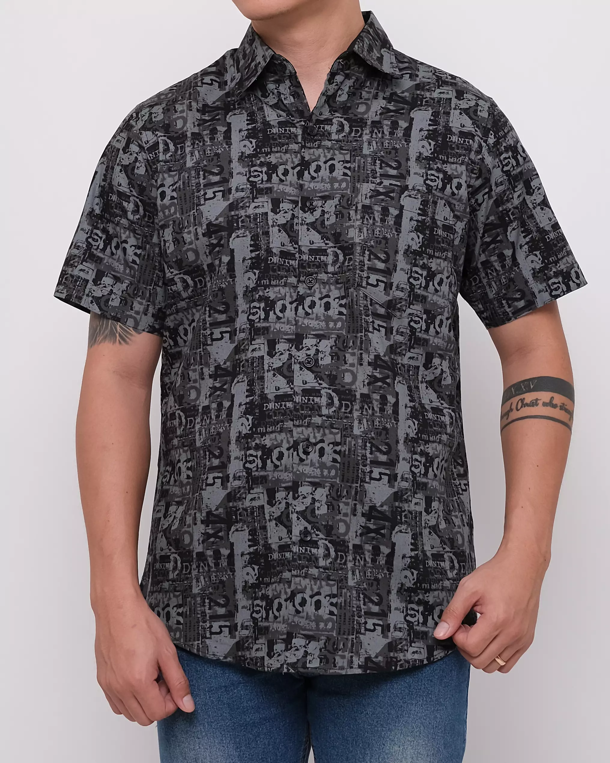 Kemeja Slim Fit Lengan Pendek Hitam Motif 16829