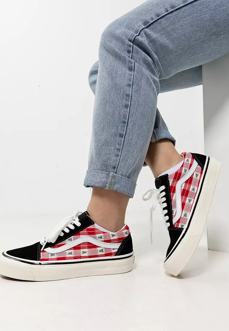 Checkered red old hot sale skool vans