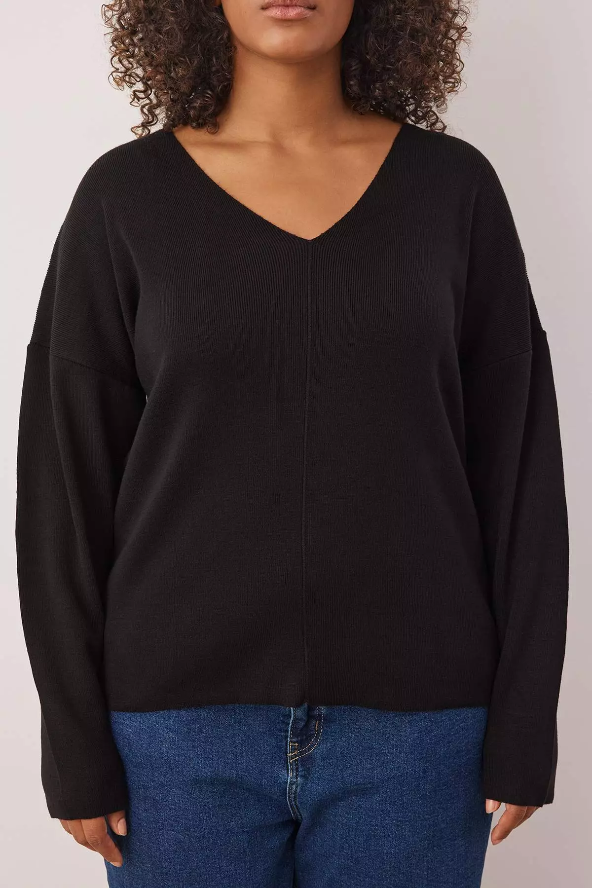 Black V-Neck Thin Knit Sweater Tbbaw26An00002