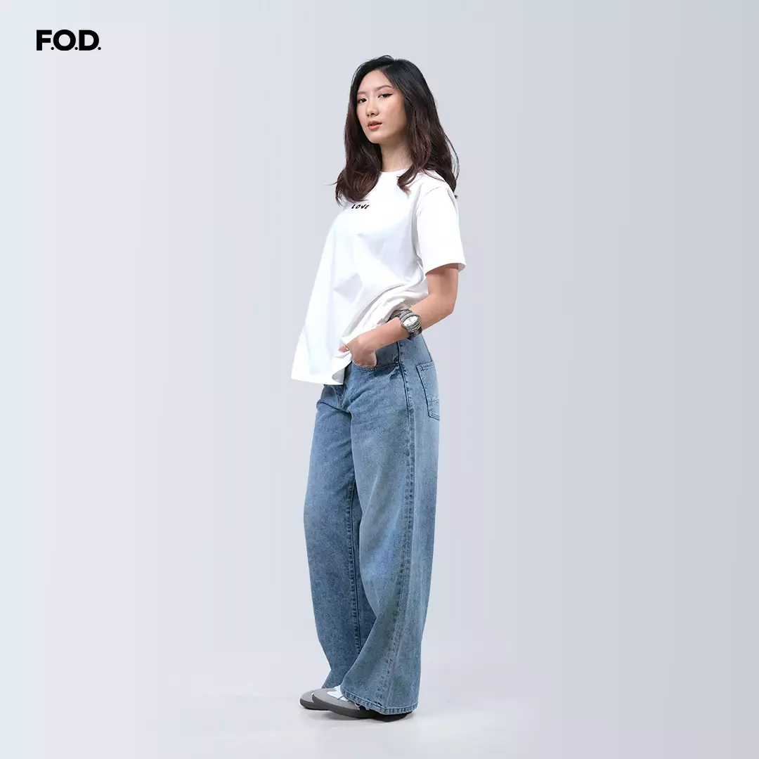 Kaos Wanita Love Offwhite