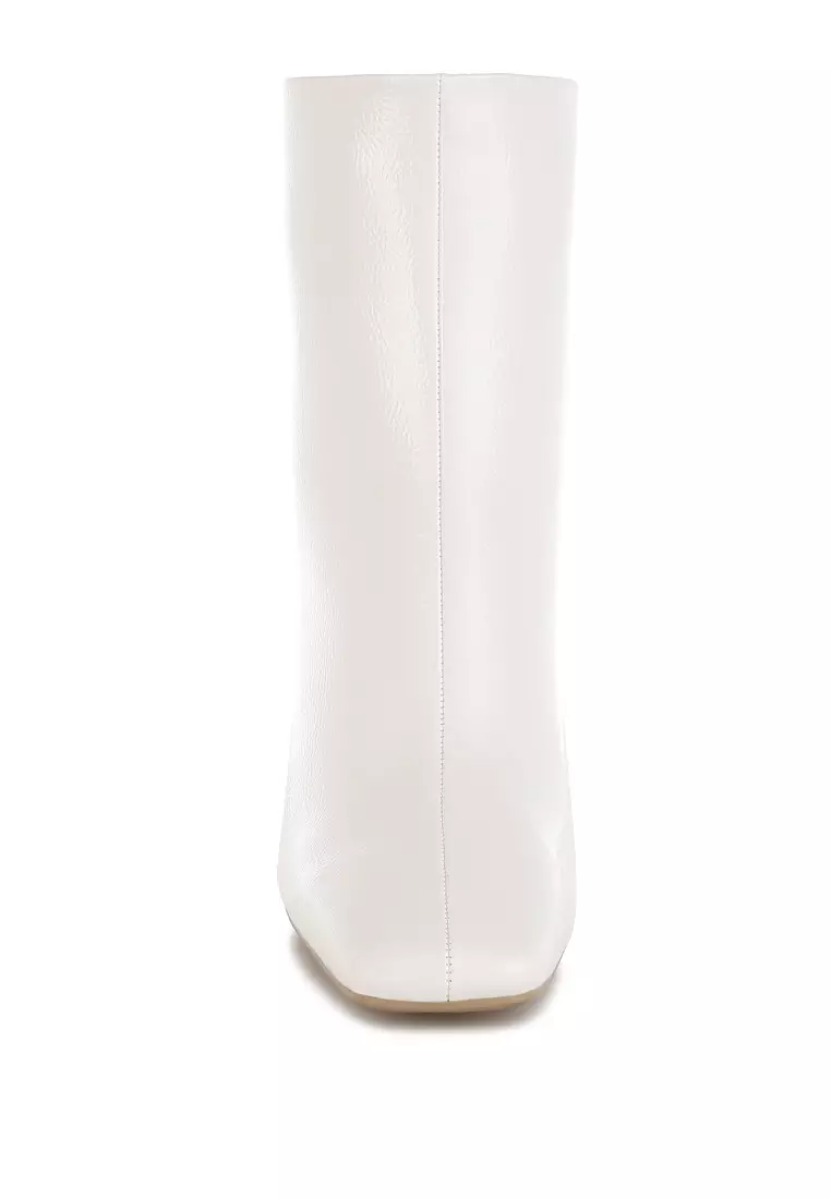 Sepatu bot ujung persegi paten dengan warna putih pucat