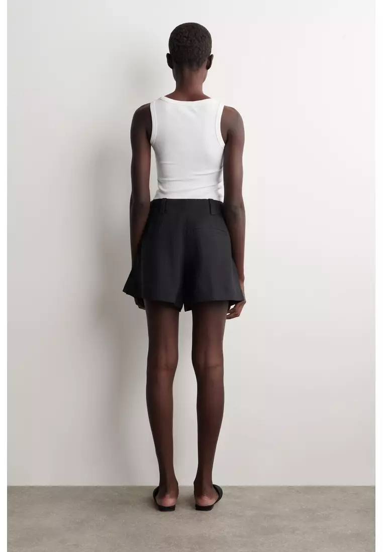 PLEATED BELTED LINEN SHORTS