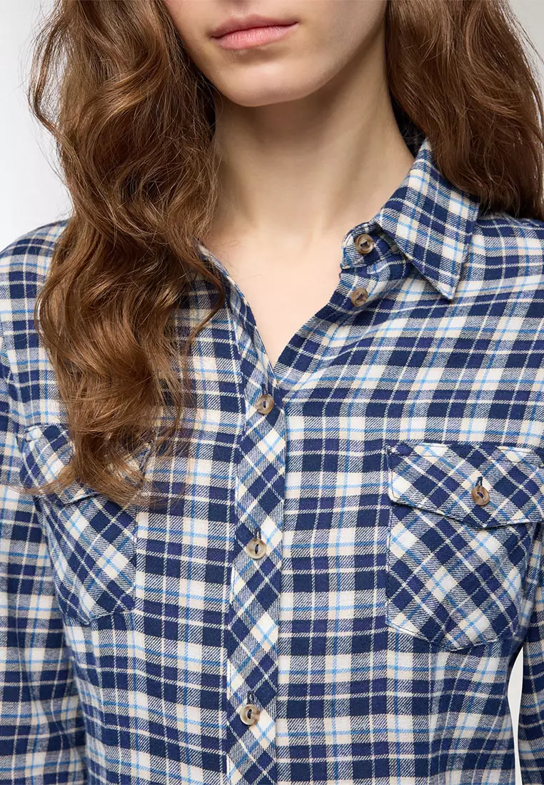 Woman Long-Sleeved Shirt