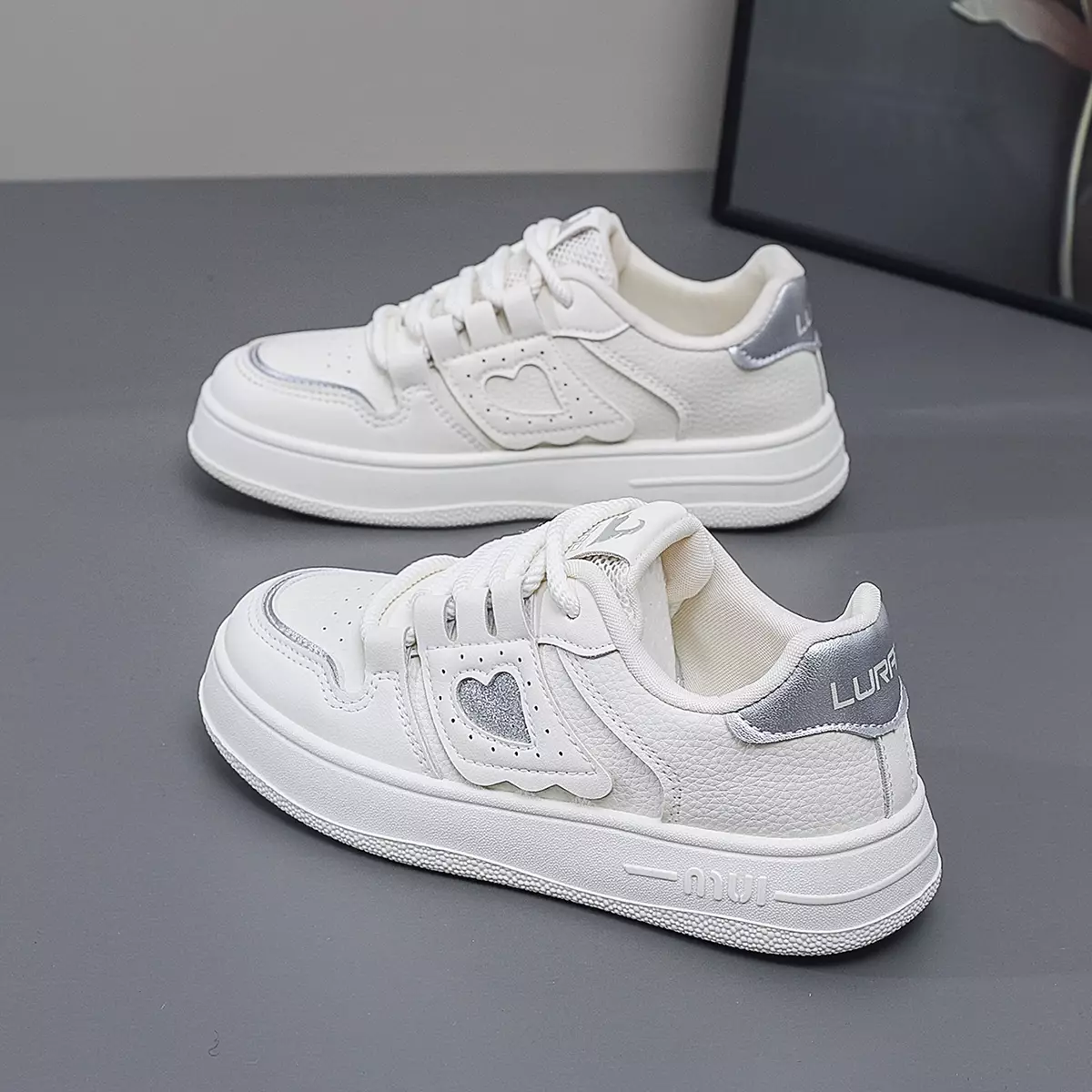 Sepatu Unik Hangout Wanita Sneakers New Design Cewek Q555