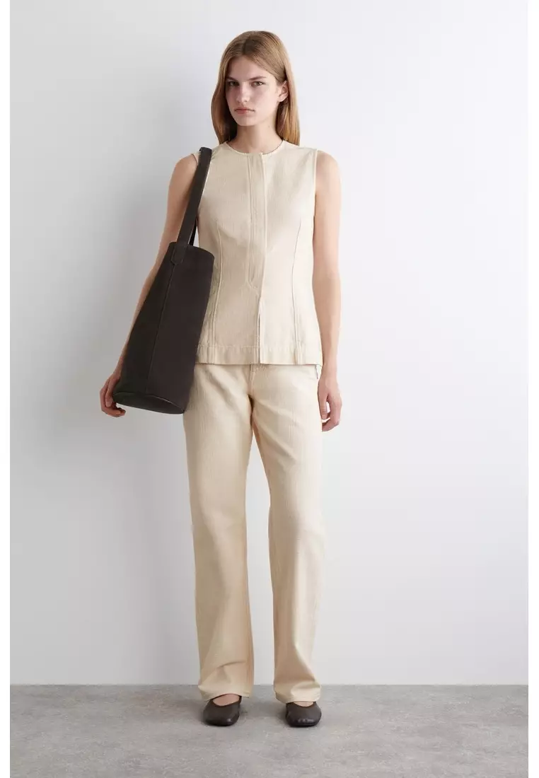 SLEEVELESS DENIM TOP