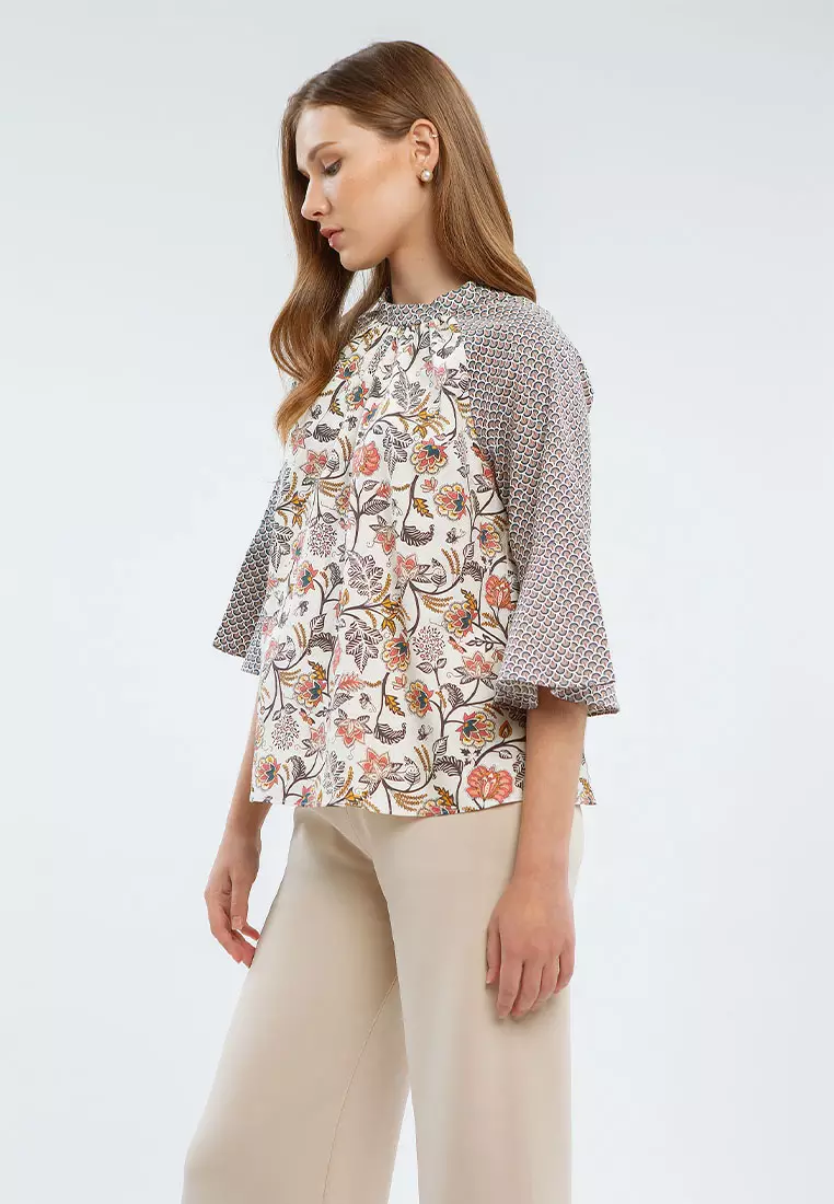 Minimal Daniswara Blouse Ivory