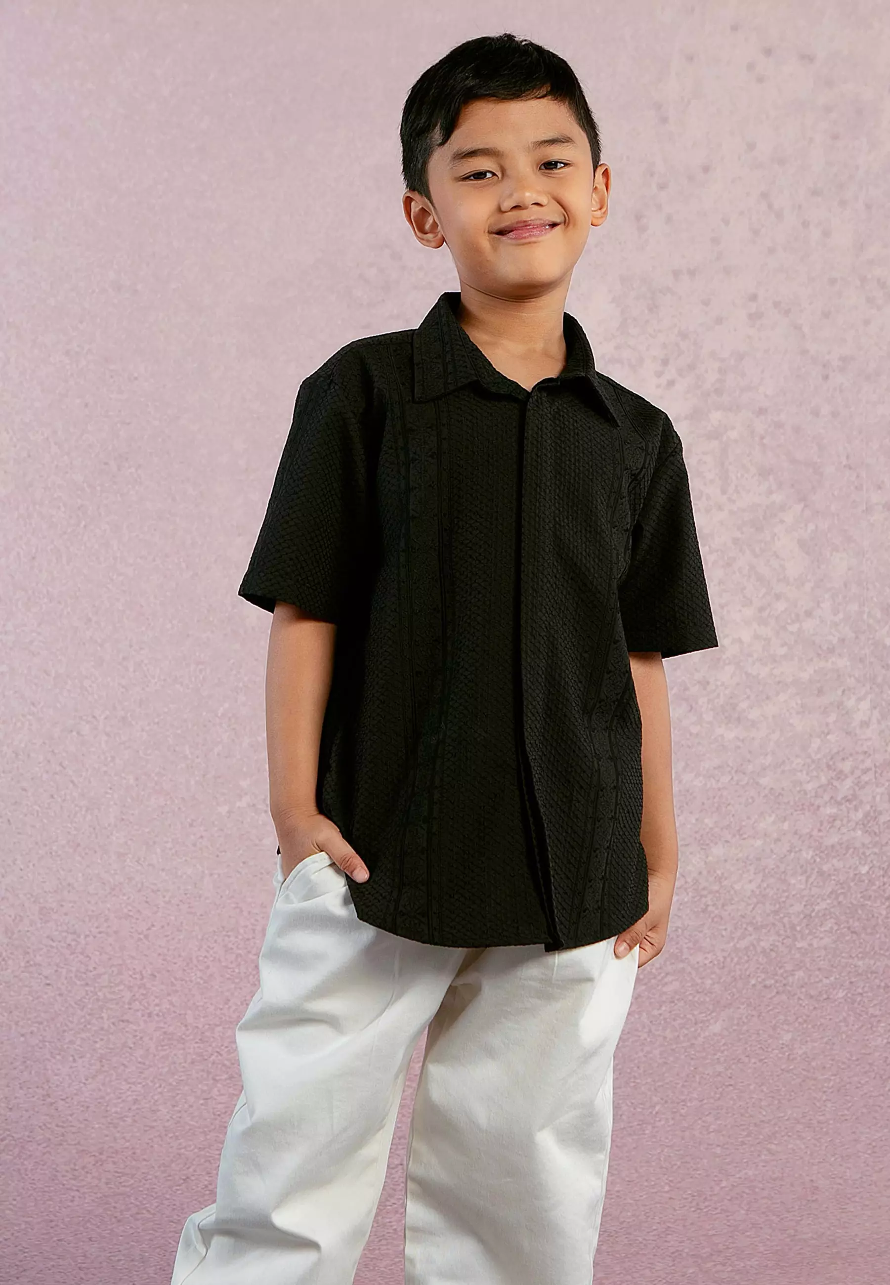 HijabChic x Tiqasya Kai Caviar Black Boy Koko - Koko Anak Lebaran Sarimbit Katun Premium Lembut Lengan Pendek Polos