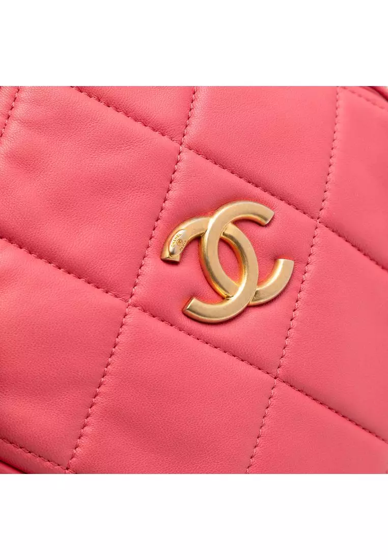 Pre-Loved Chanel Cc Quilted Lambskin Diamond Clutch With Chain