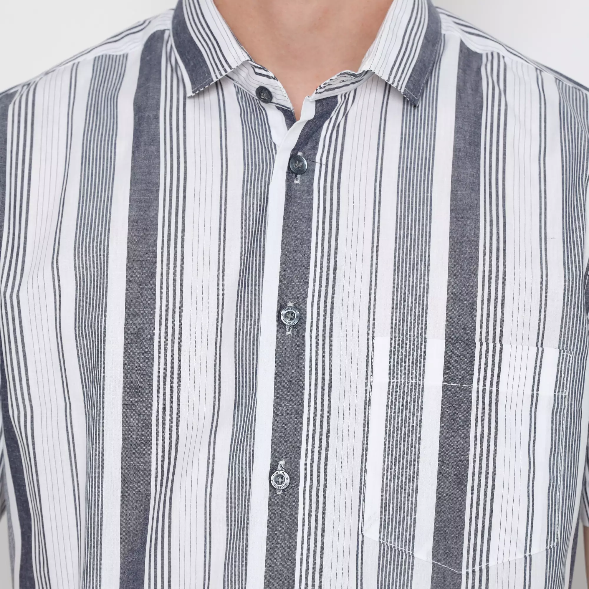 Platini Kemeja Motif Salur Pria Lengan Pendek Katun Abu 73410