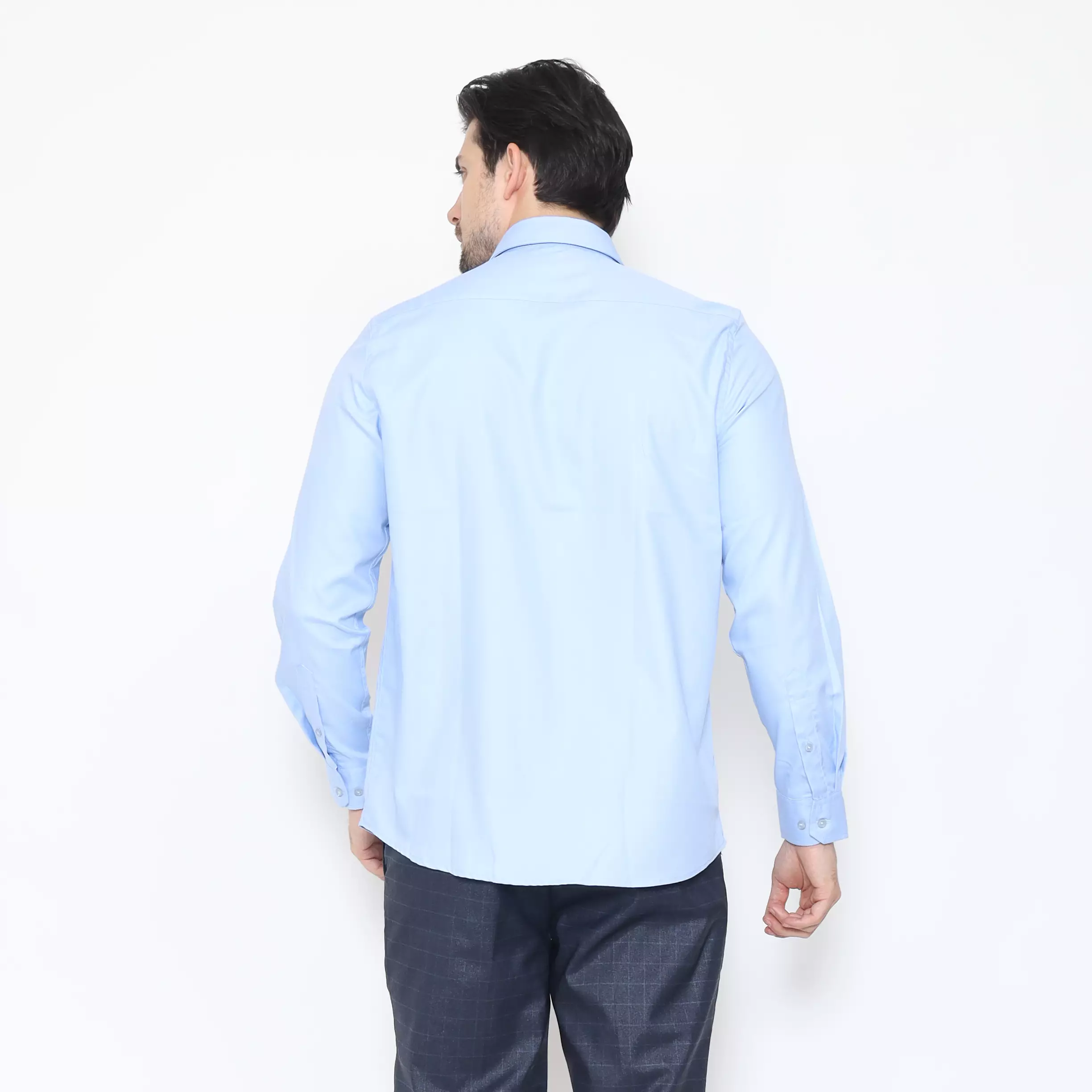 Lawell Kemeja Pria Lengan Panjang Regular Fit Bahan Bamboo Warna Light Blue | Burton