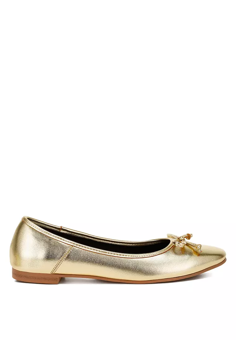 Discount on Rag & CO.  shoes - SKU: Bow Detail Metallic Ballerinas in Gold
