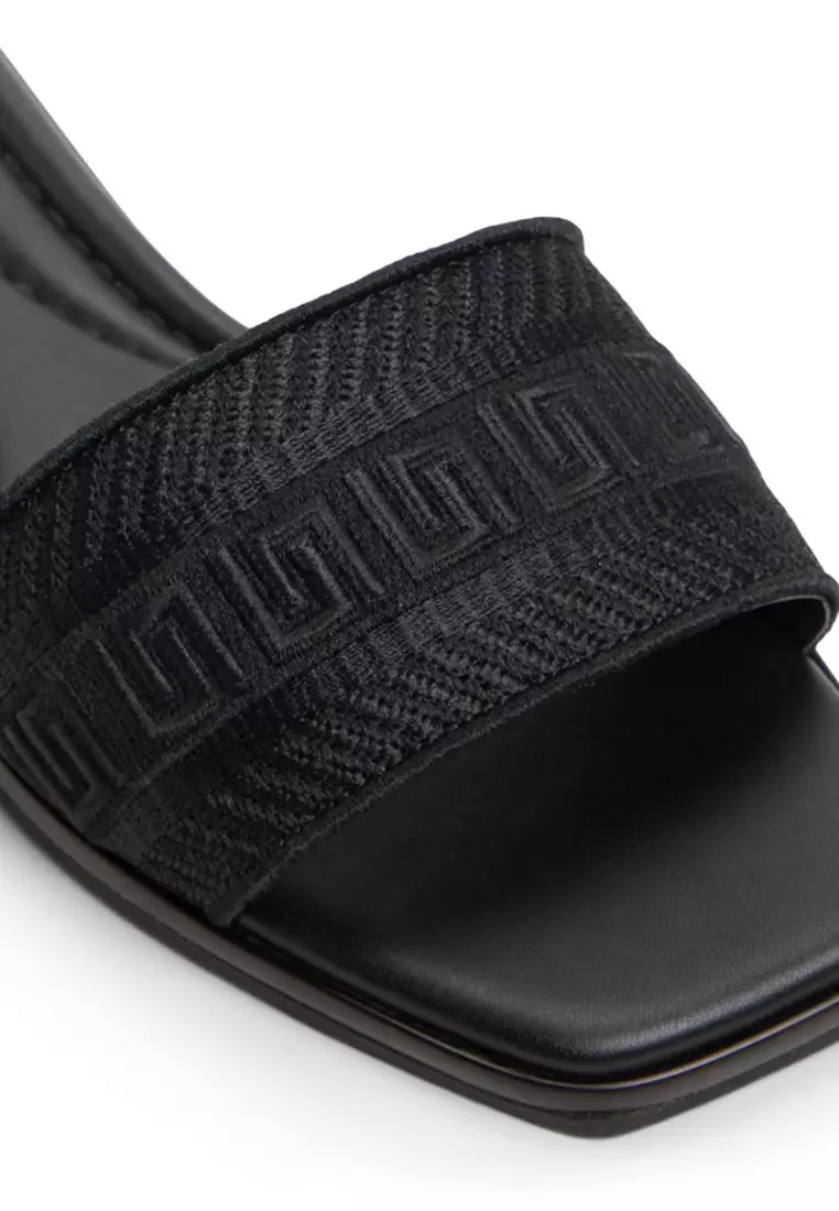 Oceania Sandals