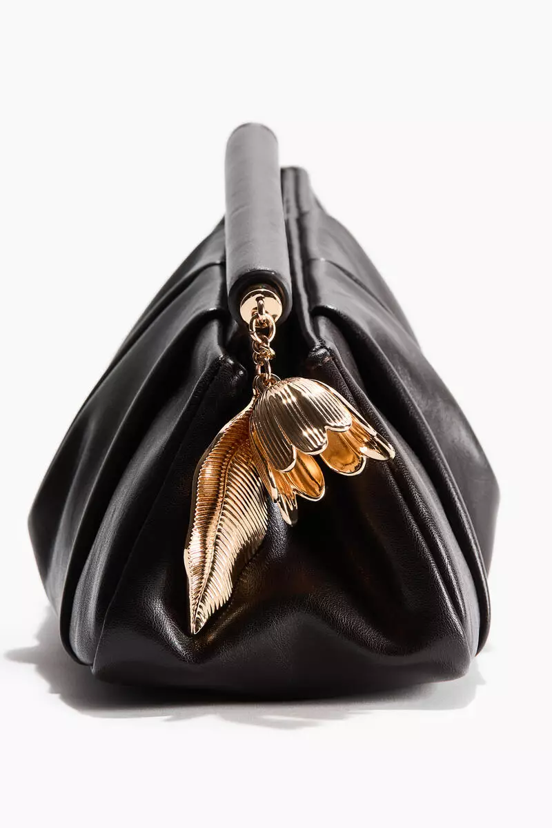 Asymmetric clutch