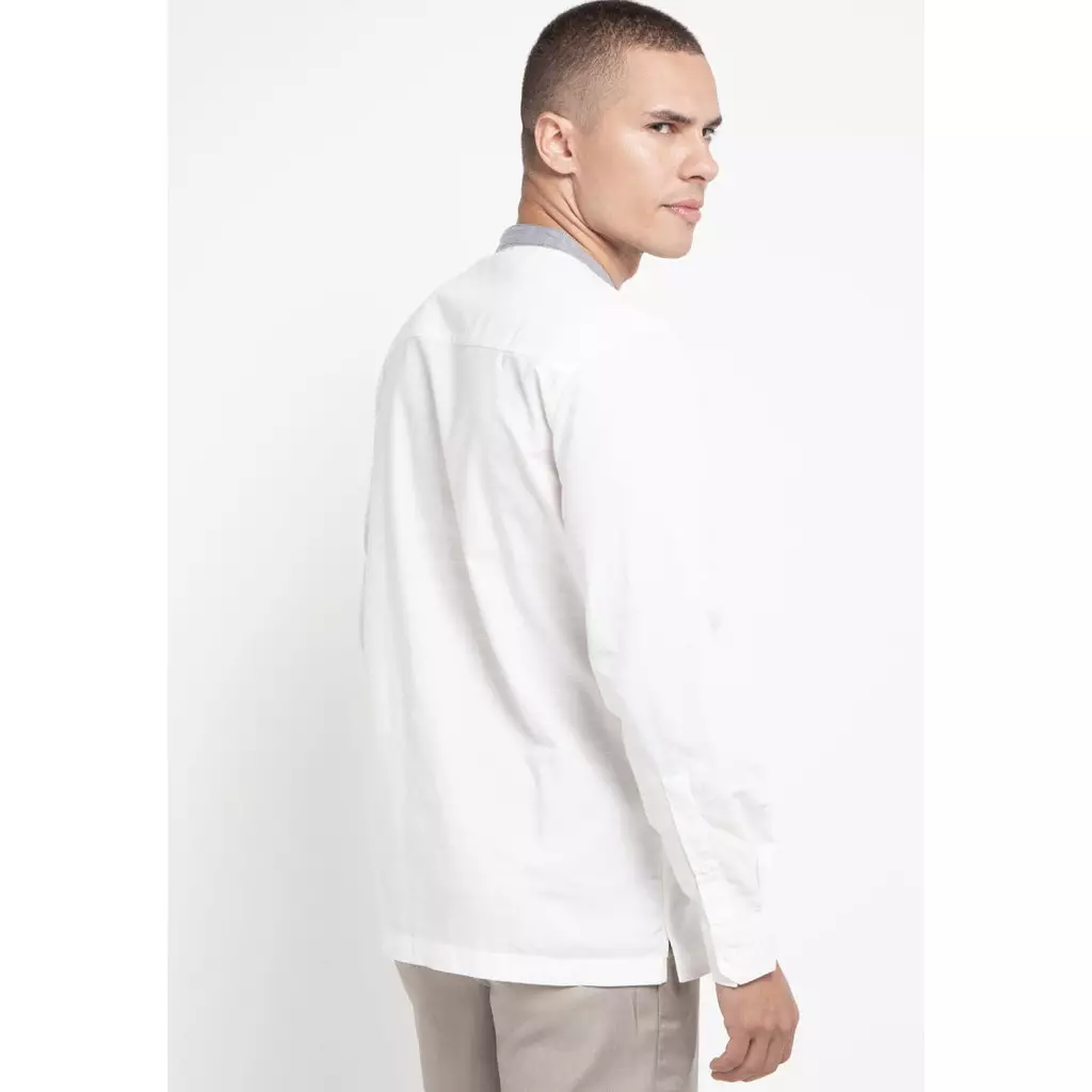 TRIPLE Kemeja Lengan Panjang Slim Fit (LS MC 418 WHT) - White