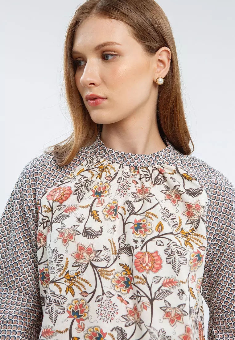 Minimal Daniswara Blouse Ivory