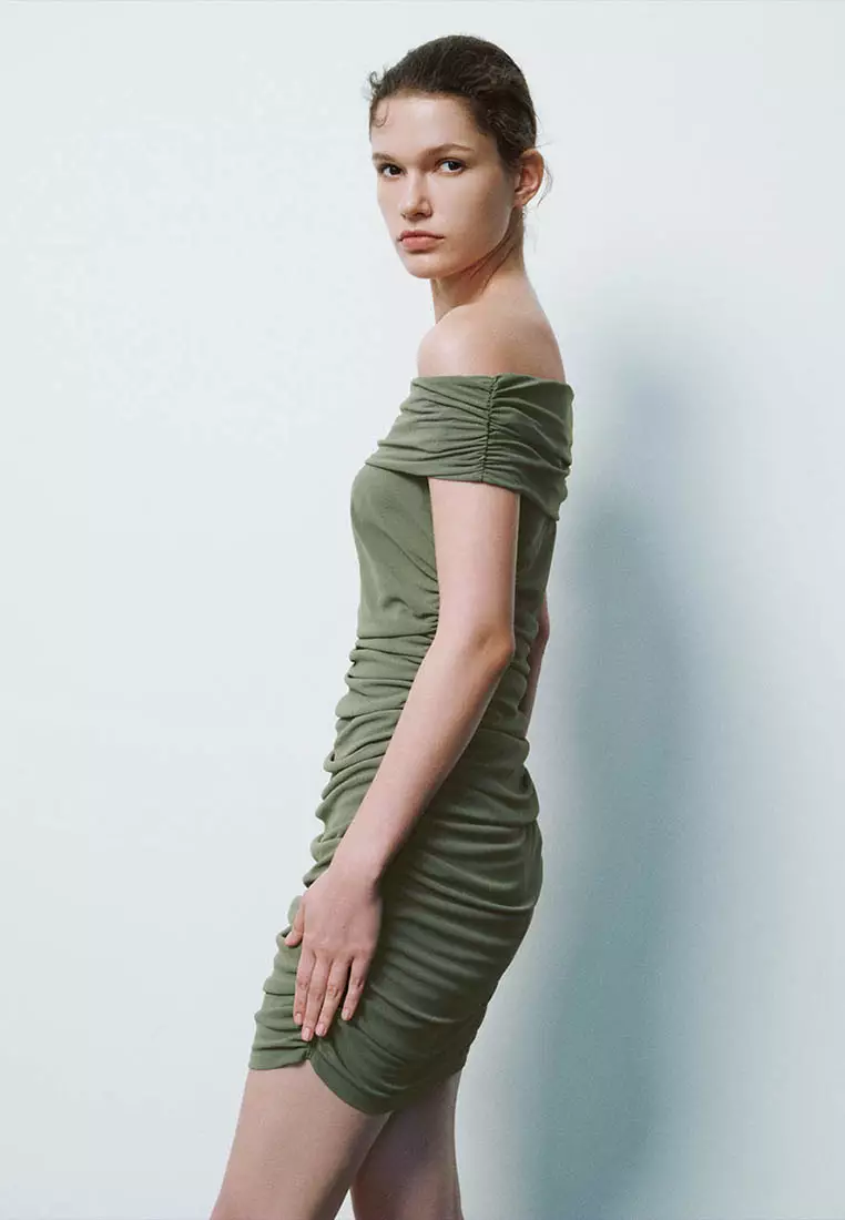 UR夏季新款女装魅力氛围感褶皱一字露肩连衣裙UWG740128