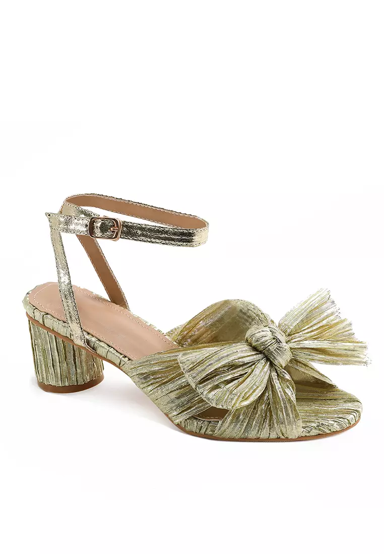 Gold short hot sale heel shoes