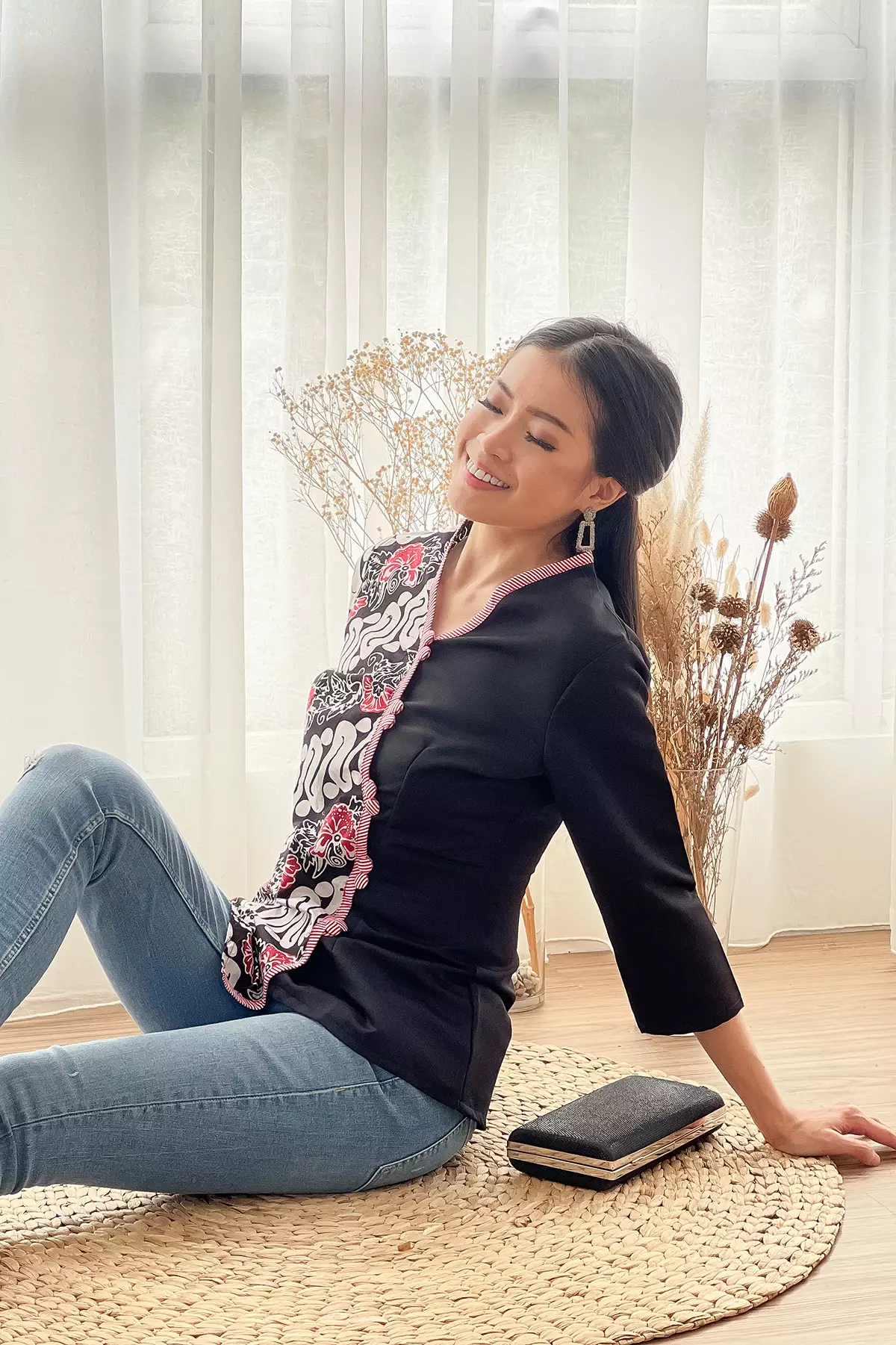 Putri Bekhusek Lereng Abang Blouse Batik