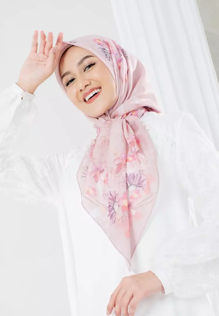 GERANIUM Print Scarf Dusty Pink - Kerudung Hijab Segiempat Motif With BOX - Bahan Nesla - Ukuran 115x115