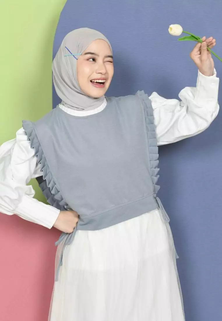 Dalla Ruffle Vest - Medium Gray M18626 R77S3