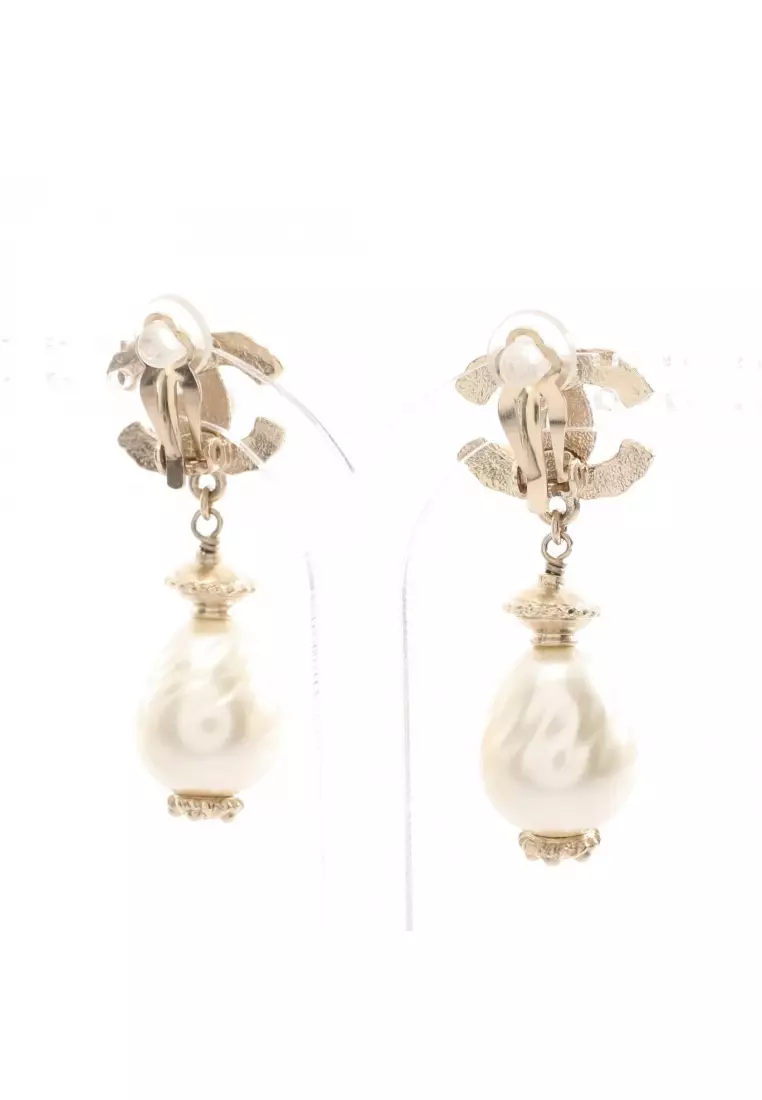 Buy Chanel Pre-Loved Chanel A11C Swing pearl coco mark earrings GP