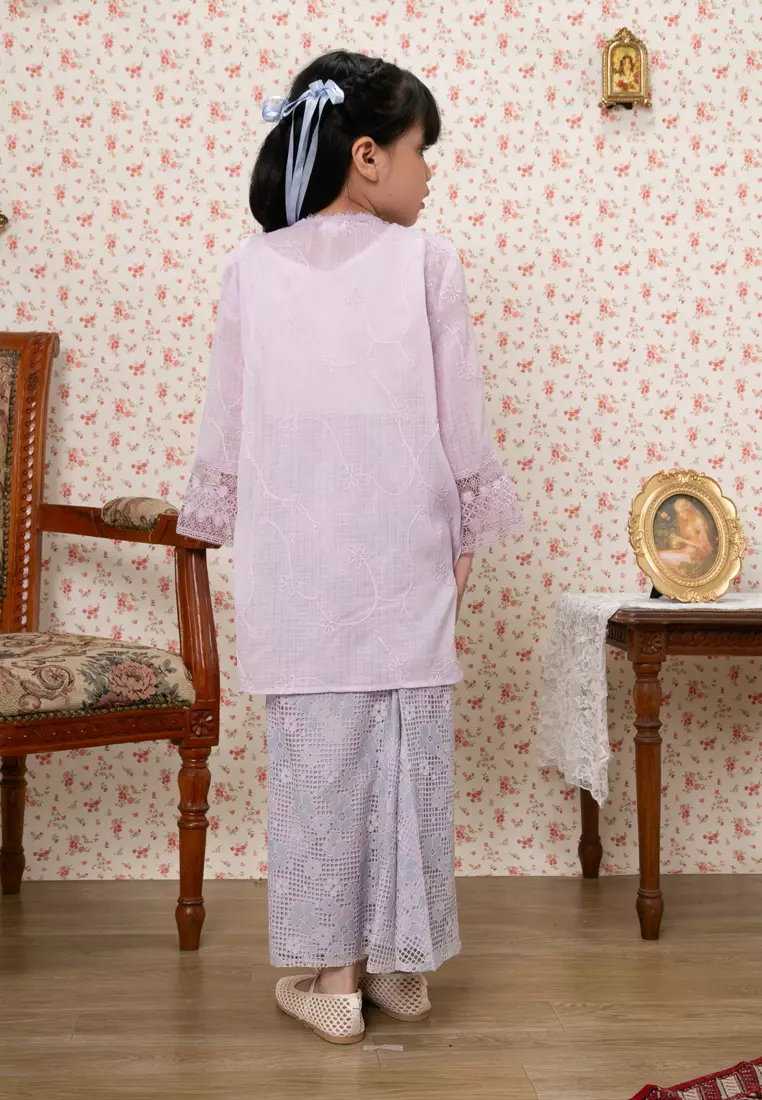 AYANA EMBROIDERED KEBAYA SET