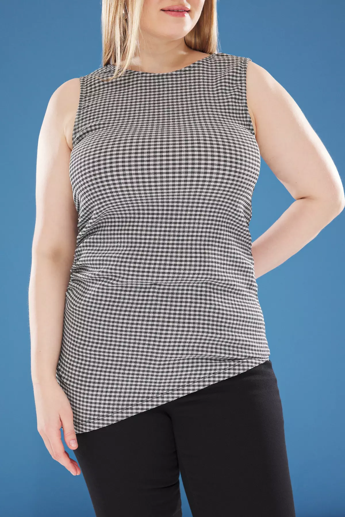 Plus Size Plaid Asymmetrical Knitted Blouse