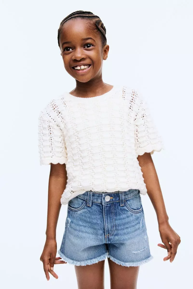 Frayed denim shorts