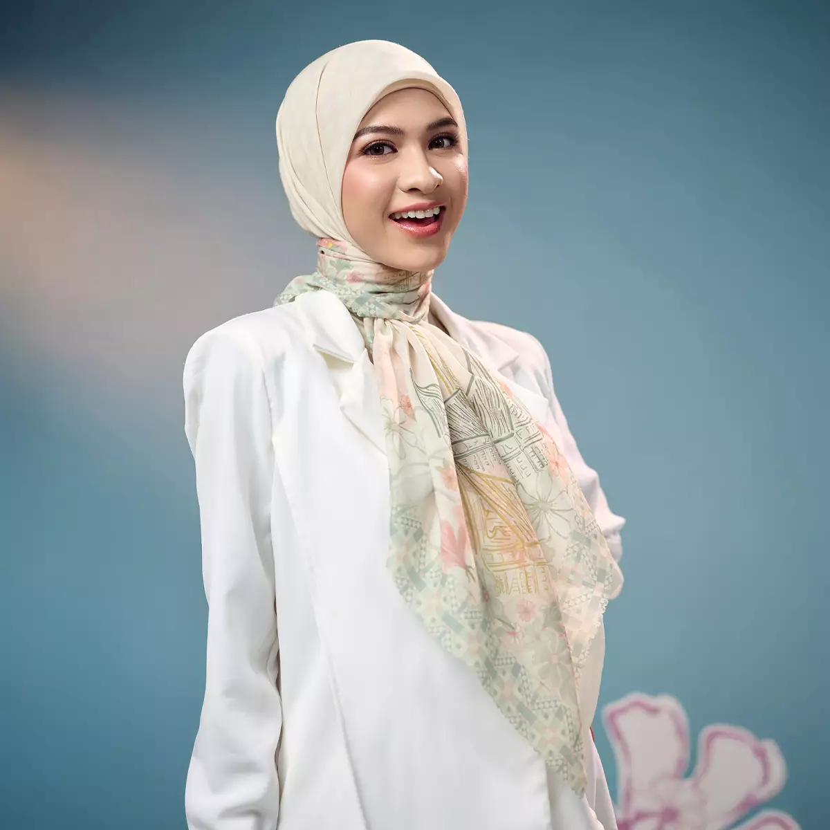 [INCLUDE HARD BOX] ZM Zaskia Mecca - Scarf Jejak Teduh Ruma Cream | Hijab Voal Alaska Premium Square | Hijab Motif Kerudung Segi Empat