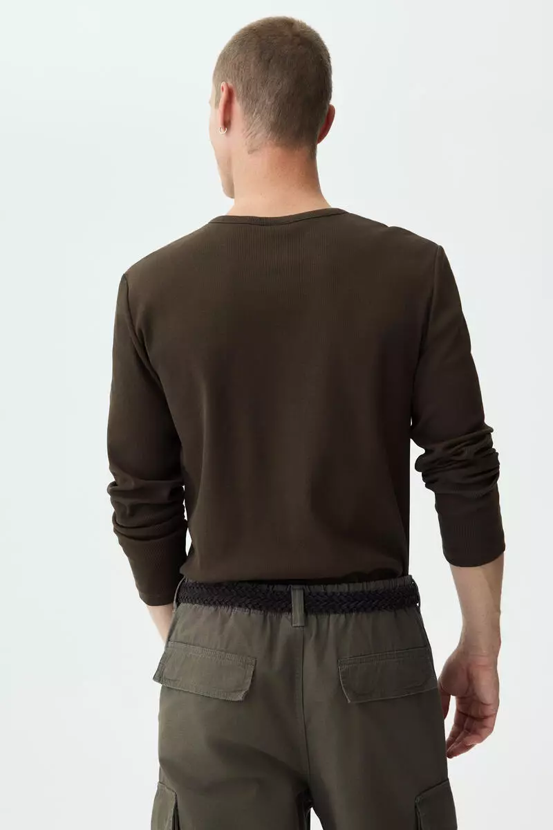 Slim Fit Ribbed Henley shirt