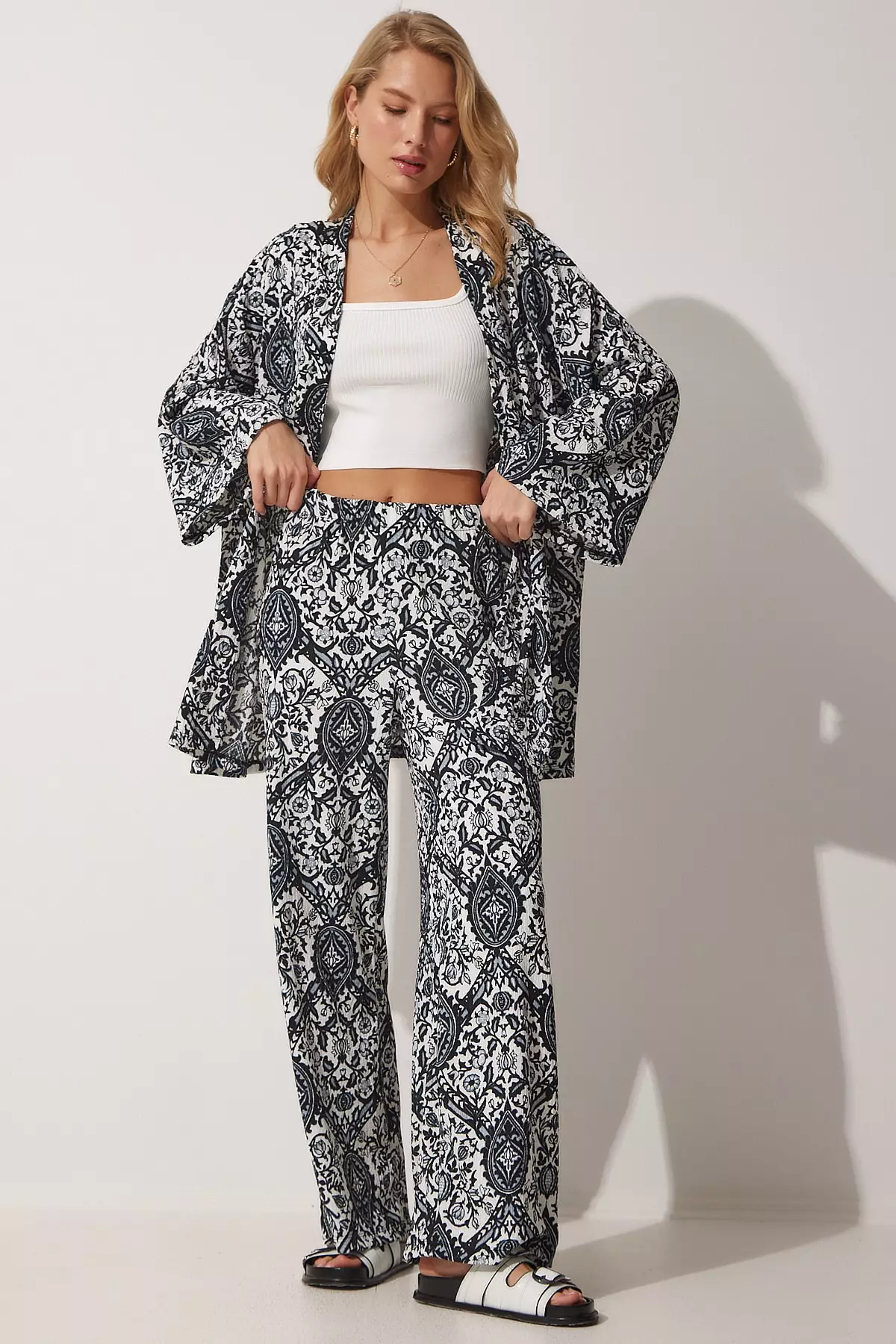 Patterned Summer Kimono With Pants and Knitted Suit