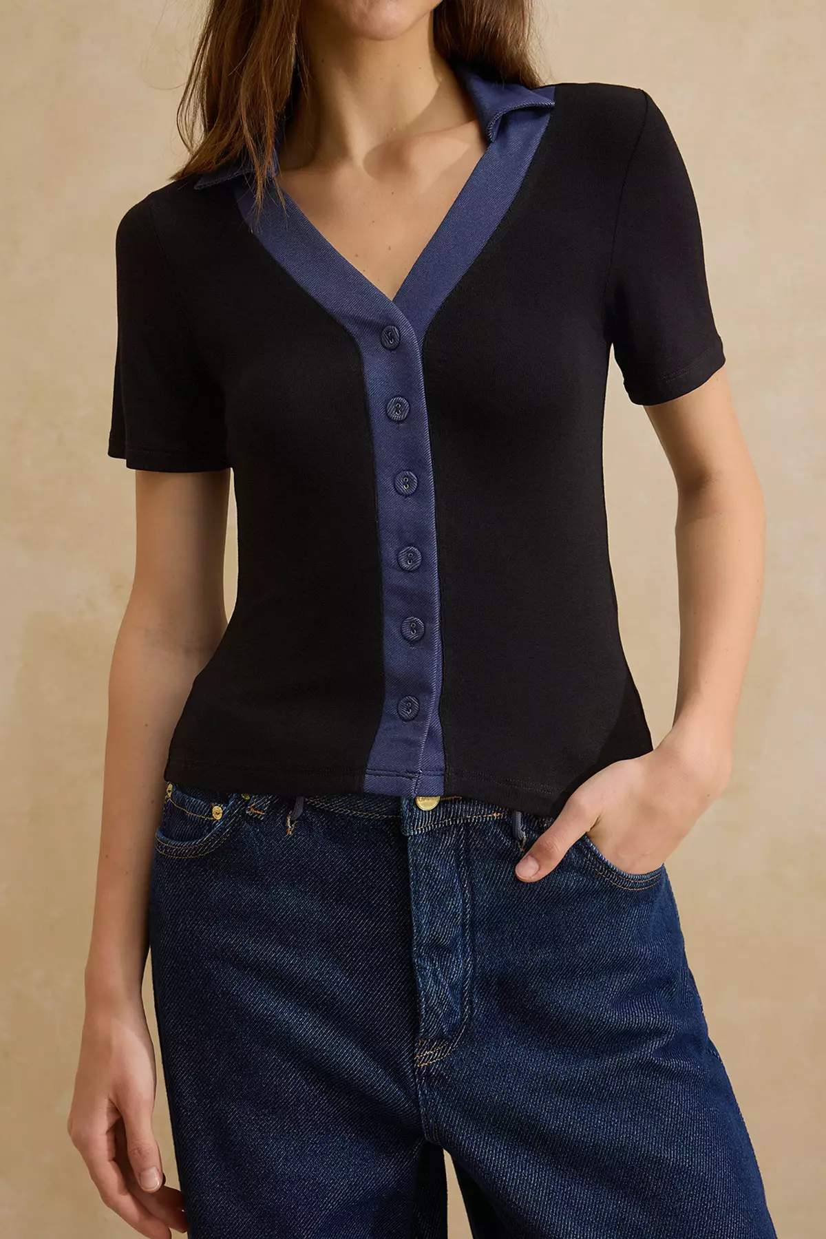 Black Color-Blocked Fitted Polo Collar Buttoned Garni Detailed Soft Knitted Blouse Twoss26Bz65
